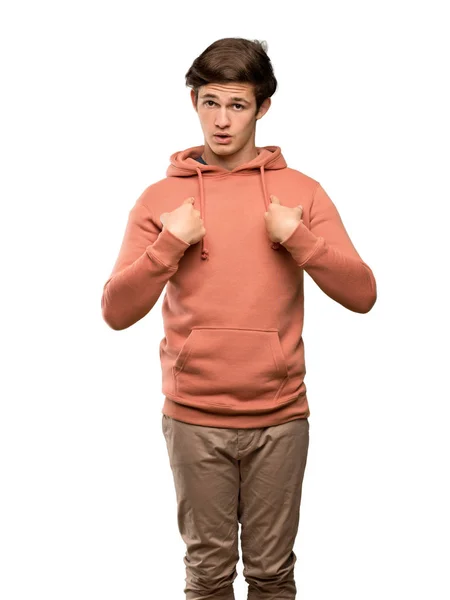 Adolescente Homem Com Camisola Com Expressão Facial Surpresa Sobre Fundo — Fotografia de Stock