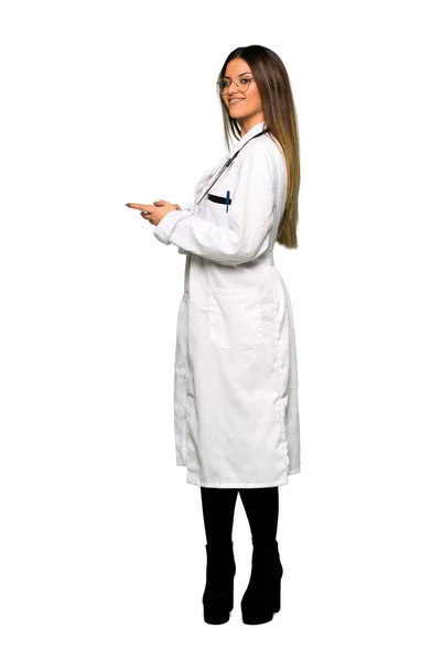 Hela Kroppen Unga Läkare Kvinna Med Mobiltelefon — Stockfoto