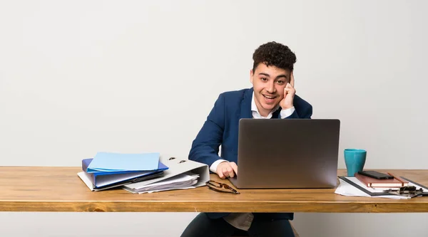 Homem Negócios Escritório Rindo — Fotografia de Stock