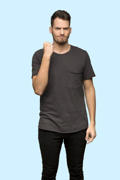 Man Black Shirt Angry Gesture Blue Background — Stock Photo, Image