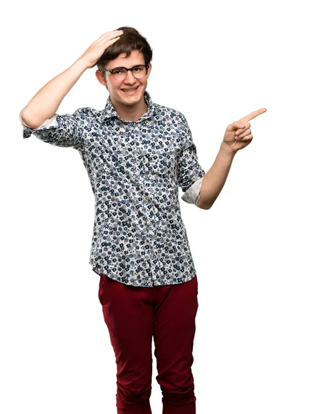 Adolescente Homem Com Camisa Flor Óculos Surpreso Apontando Dedo Para — Fotografia de Stock
