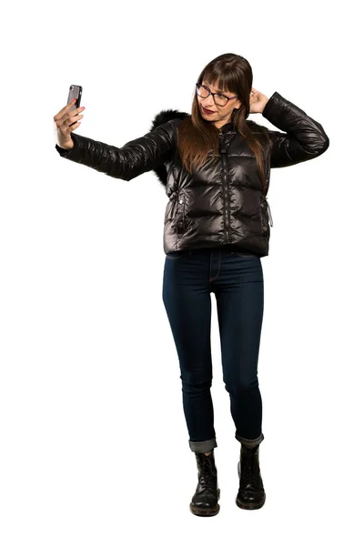 Fullängds Skott Kvinna Med Glasögon Att Göra Selfie — Stockfoto