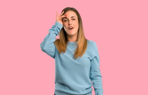 Blonde Woman Blue Shirt Has Just Realized Something Has Intending — Stock Photo, Image