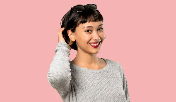 Young Woman Short Hair Thinking Idea While Scratching Head Isolated — Stock Photo, Image