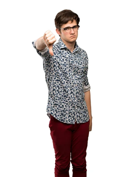 Подросток Цветочной Рубашке Очках Показывает Большой Палец Вниз Негативным Выражением — стоковое фото