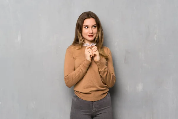 Teenager Girl Textured Wall Scheming Something — Stock Photo, Image