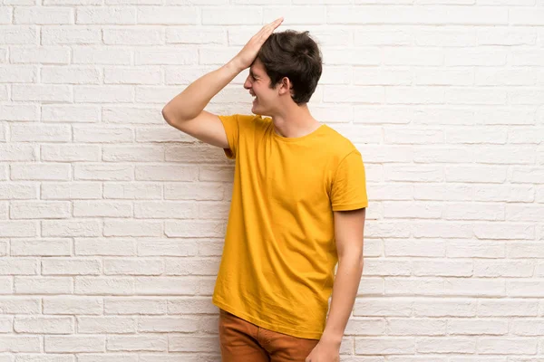 Teenager Man White Brick Wall Has Realized Something Intending Solution — Stock Photo, Image