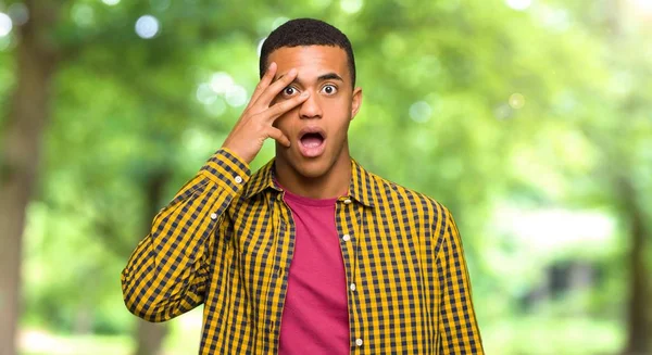 Jeune Homme Afro Américain Avec Une Expression Faciale Surprise Choquée — Photo