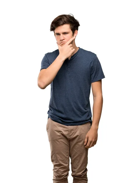 Teenager Mann Denkt Über Isolierten Weißen Hintergrund Nach — Stockfoto