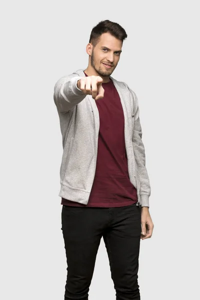 Man Sweatshirt Points Finger You Confident Expression Grey Background — Stock Photo, Image