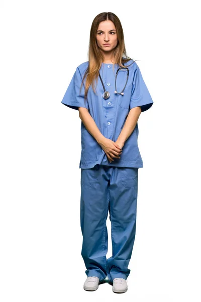 Ganzkörper Junge Krankenschwester Verärgert Über Isolierten Hintergrund — Stockfoto