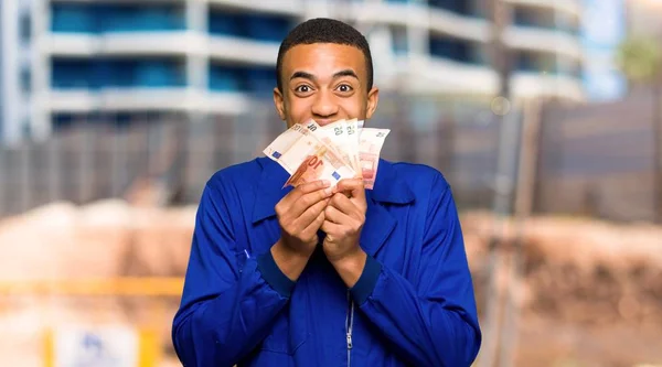 Jonge Afro Amerikaanse Arbeider Man Een Heleboel Geld Met Een — Stockfoto