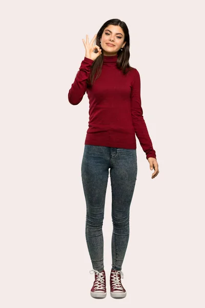 Повнометражний Знімок Дівчини Підлітка Черепашкою Показує Знак Пальцями Над Ізольованим — стокове фото
