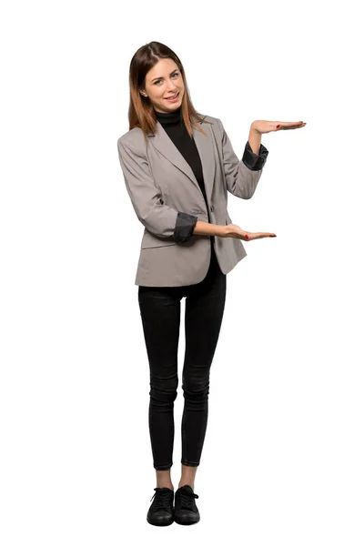 Eine Ganzkörperaufnahme Einer Geschäftsfrau Mit Copyspace Eine Anzeige Auf Isoliertem — Stockfoto