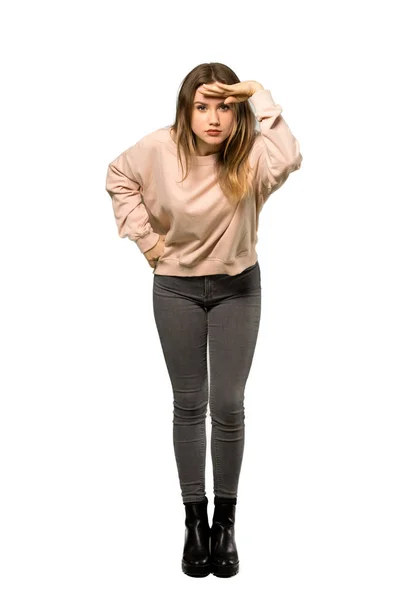 Una Toma Completa Una Adolescente Con Suéter Rosa Mirando Lejos —  Fotos de Stock
