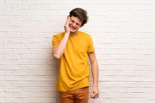 Teenager Man White Brick Wall Toothache — Stock Photo, Image