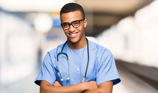 Surgeon Doctor Man Glasses Smiling Hospital — Stock Photo, Image