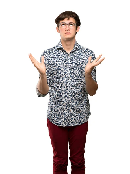 Подросток Цветочной Рубашке Очках Разочарованный Плохой Ситуацией Изолированном Белом Фоне — стоковое фото