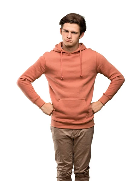 Adolescente Homem Com Camisola Irritado Sobre Isolado Fundo Branco — Fotografia de Stock