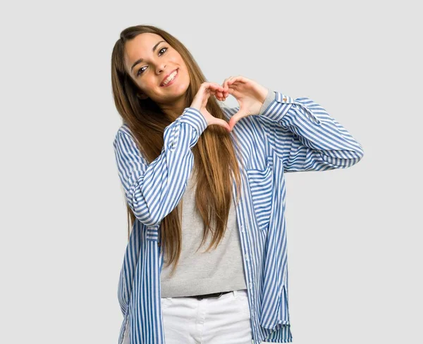 Jeune Fille Avec Chemise Rayée Faisant Symbole Coeur Par Les — Photo