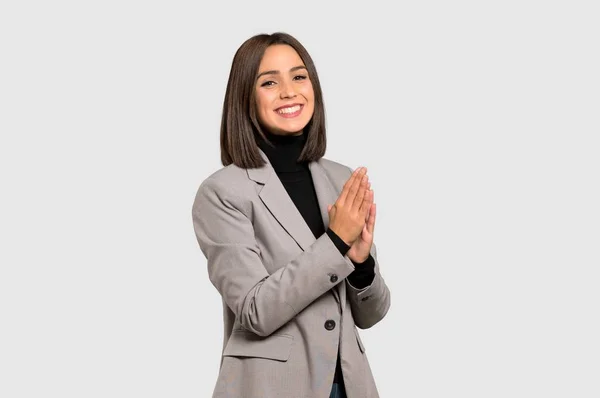 Giovane Donna Affari Applaudendo Dopo Presentazione Una Conferenza Sfondo Grigio — Foto Stock