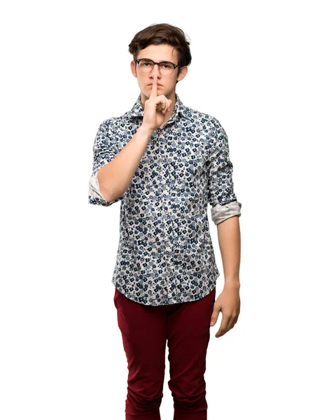 Adolescente Homem Com Camisa Flor Óculos Mostrando Sinal Silêncio Gesto — Fotografia de Stock