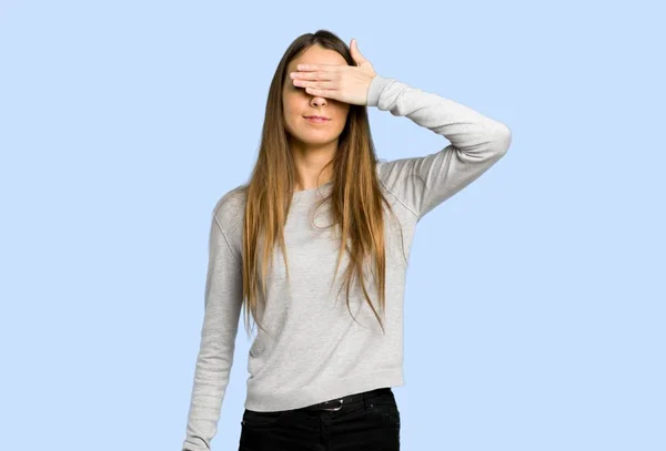 Young Girl Covering Eyes Hands Want See Something Blue Background — Stock Photo, Image