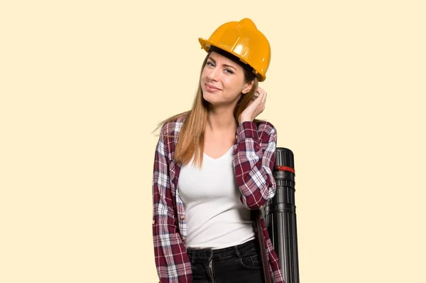 Architect Vrouw Een Idee Denken Terwijl Het Hoofd Krabben Geïsoleerde — Stockfoto