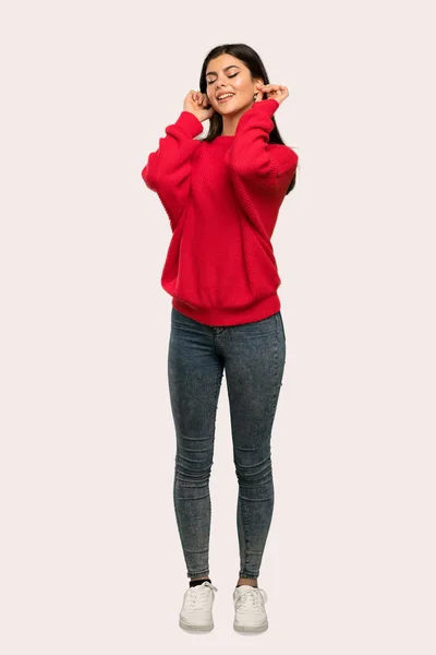 Una Toma Completa Una Adolescente Con Suéter Rojo Frustrado Cubriendo — Foto de Stock