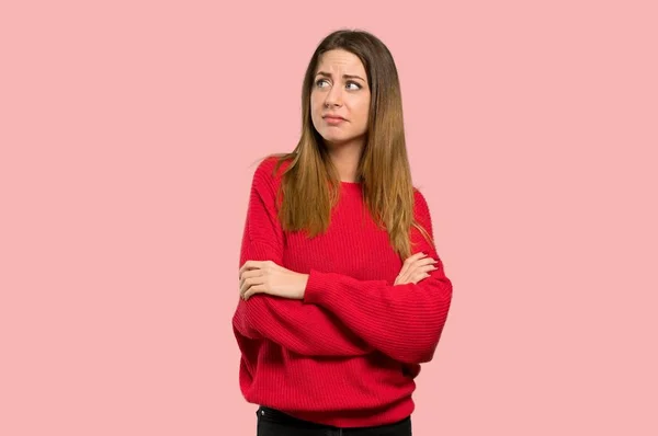 Young Woman Red Sweater Making Doubts Gesture While Lifting Shoulders — Stock Photo, Image