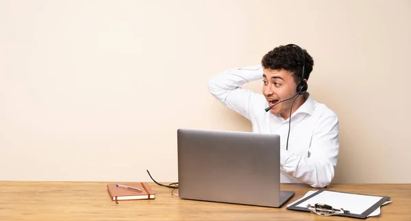 Telemarketer Man Surprised Pointing Finger Side — Stock Photo, Image