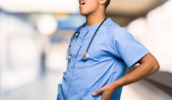 Chirurg Dokter Man Lijden Aan Rugpijn Voor Een Inspanning Hebben — Stockfoto