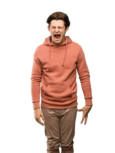 Tiener Man Met Sweatshirt Schreeuwen Aan Voorkant Met Mond Wijd — Stockfoto