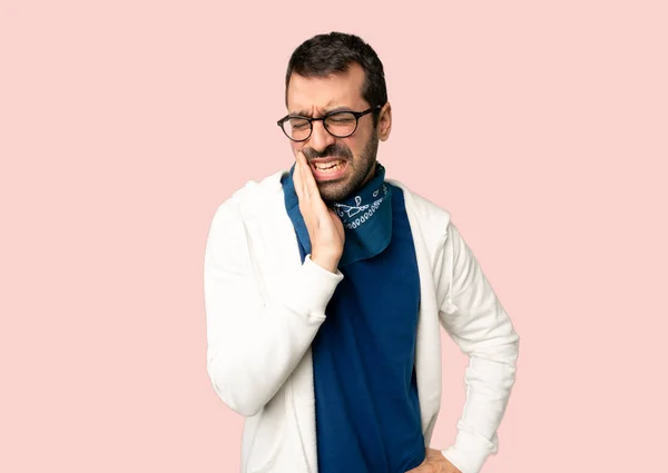 Hombre Guapo Con Gafas Con Dolor Muelas Sobre Fondo Rosa —  Fotos de Stock