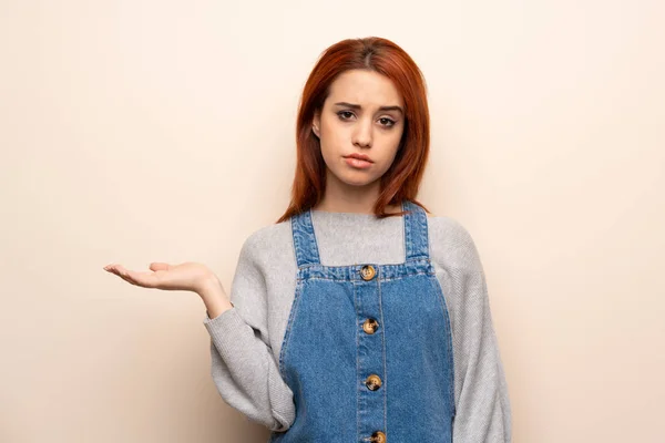 Young Redhead Woman Isolated Background Serious While Holding Copyspace Imaginary — Stock Photo, Image