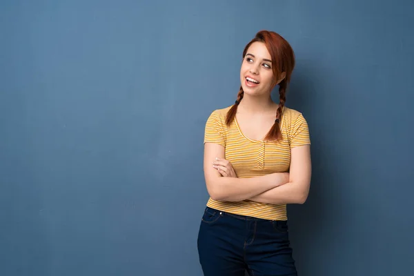 Young Redhead Woman Blue Background Keeping Arms Crossed While Smiling — Stock Photo, Image