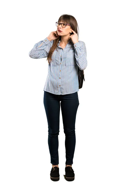 Ganzkörperaufnahme Einer Frustrierten Frau Mit Brille Die Die Ohren Mit — Stockfoto