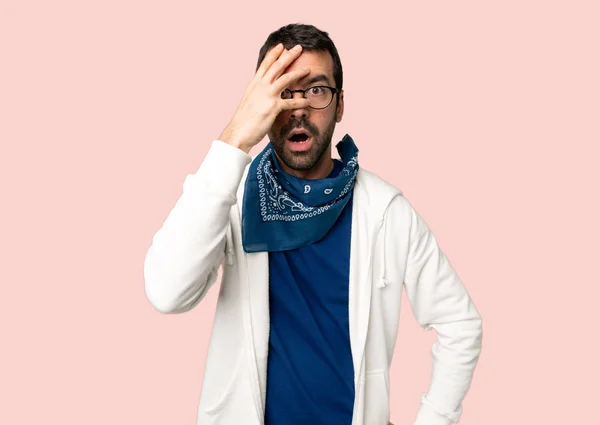 Hombre Guapo Con Gafas Con Sorpresa Expresión Facial Impactada Sobre —  Fotos de Stock