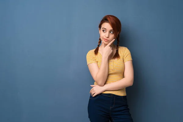 Young Redhead Woman Blue Background Looking Front — Stock Photo, Image