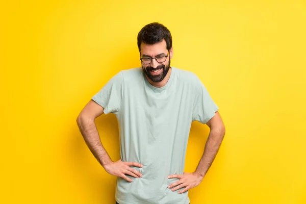 Homem Com Barba Camisa Verde Feliz Sorridente — Fotografia de Stock