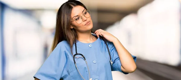 Junge Krankenschwester Mit Viel Hitze Krankenhaus — Stockfoto