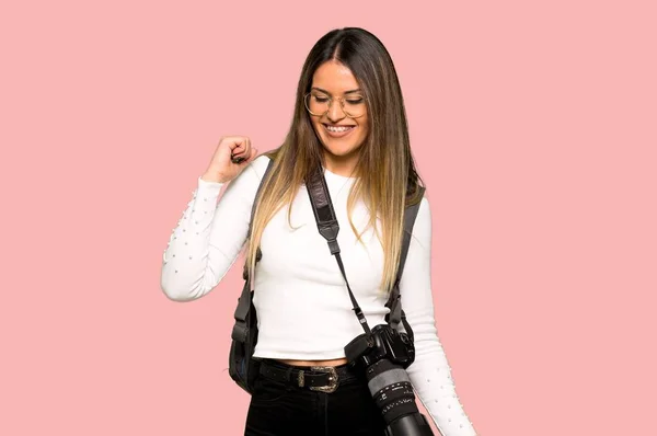 Joven Fotógrafa Disfruta Bailando Mientras Escucha Música Una Fiesta Sobre —  Fotos de Stock