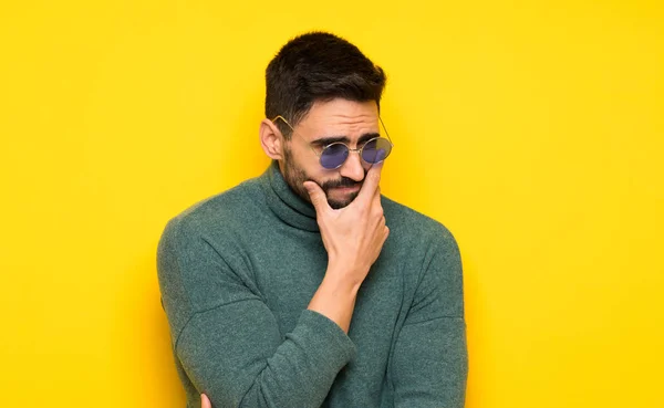 Retrato Hombre Guapo Con Barba —  Fotos de Stock