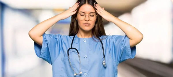Jovem Enfermeira Infeliz Frustrada Com Algo Hospital — Fotografia de Stock