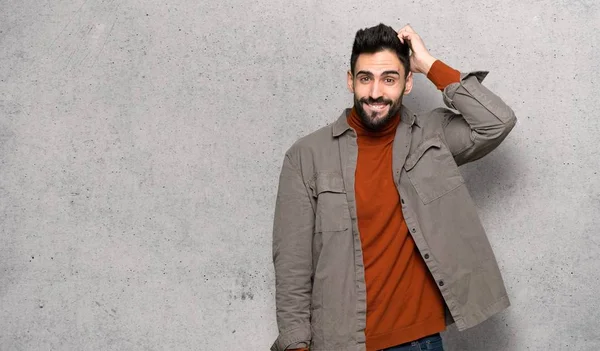 Hombre Guapo Con Barba Con Una Expresión Frustración Comprensión Sobre — Foto de Stock