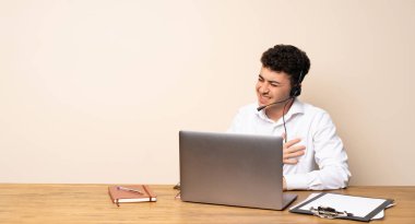 Telemarketer adam kalp bir ağrı sahip