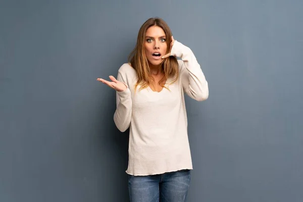 Blonde Woman Grey Background Making Phone Gesture Doubting — Stock Photo, Image