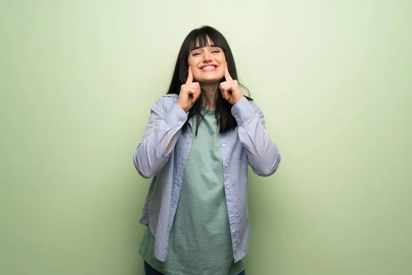 Young Woman Green Wall Smiling Happy Pleasant Expression — Stock Photo, Image