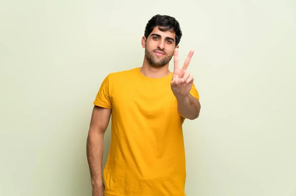 Young Man Pink Wall Smiling Showing Victory Sign — Stock Photo, Image