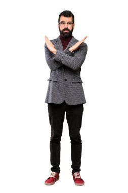 Yakışıklı adam gözlüklü izole beyaz arka plan üzerinde hiçbir hareketi yapma